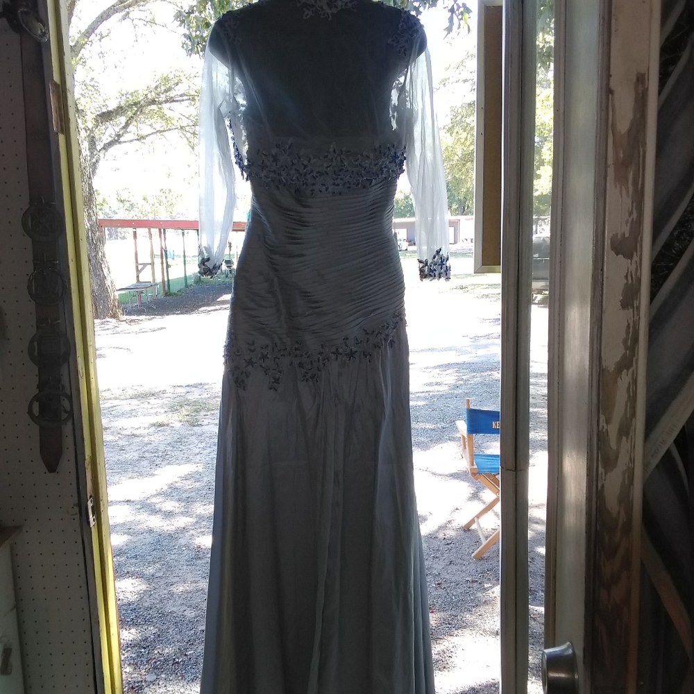 Prom/ Formal Dress - Picture 4 of 5